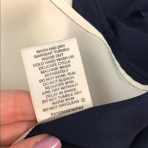 Finder Keepers Tropical navy dress - Picture 6 of 7